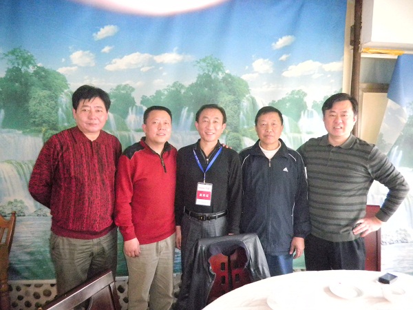 我司总经理韩鹏先生(左起三)与商界精英合影