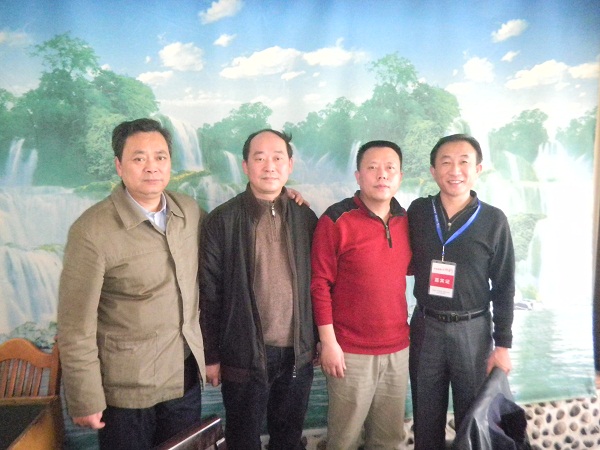 我司总经理韩鹏先生(右起一)与商界精英合影